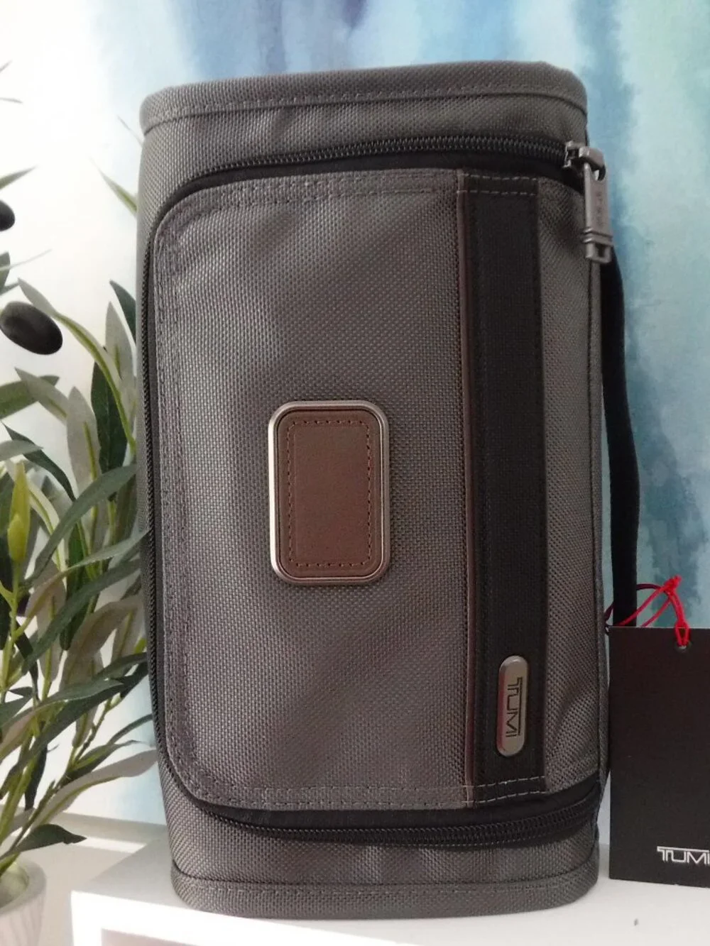 TUMI Medium Travel Kit  Castle Rock /Brown NWT